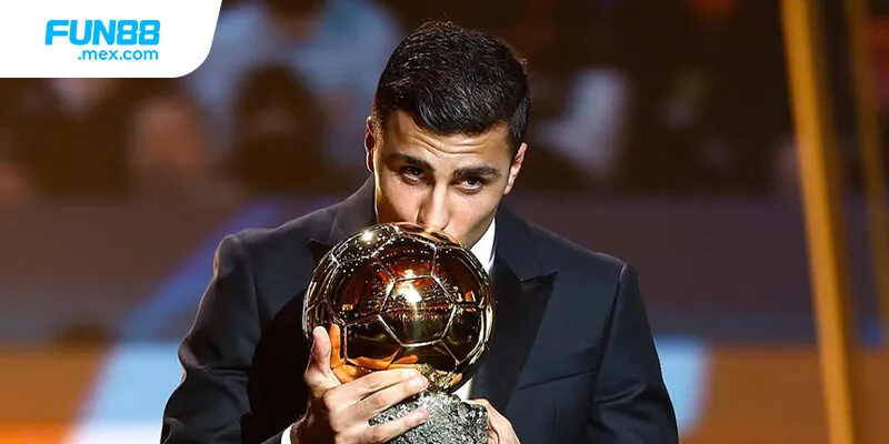 Phân tích về quả bóng vàng